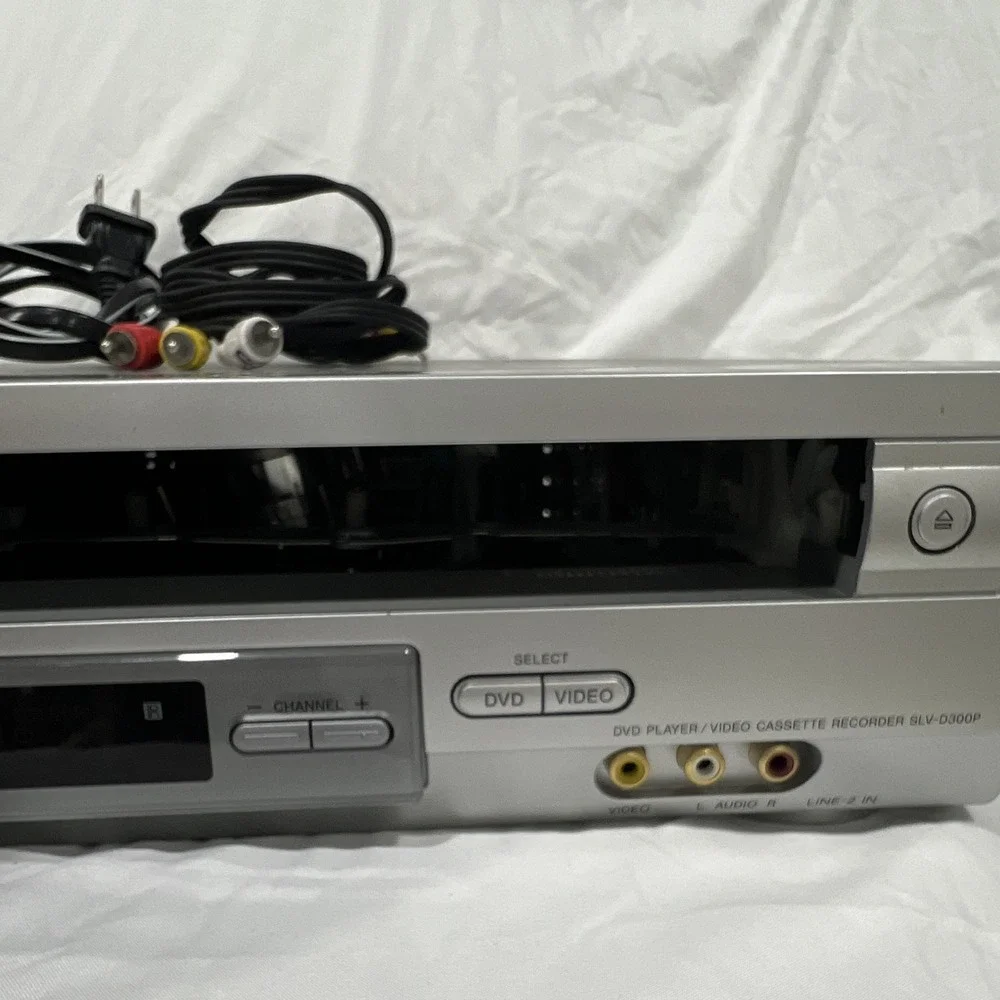 Sony SLV-D300P DVD Player VCR Player Combo Silver (No Remote) Tested Works